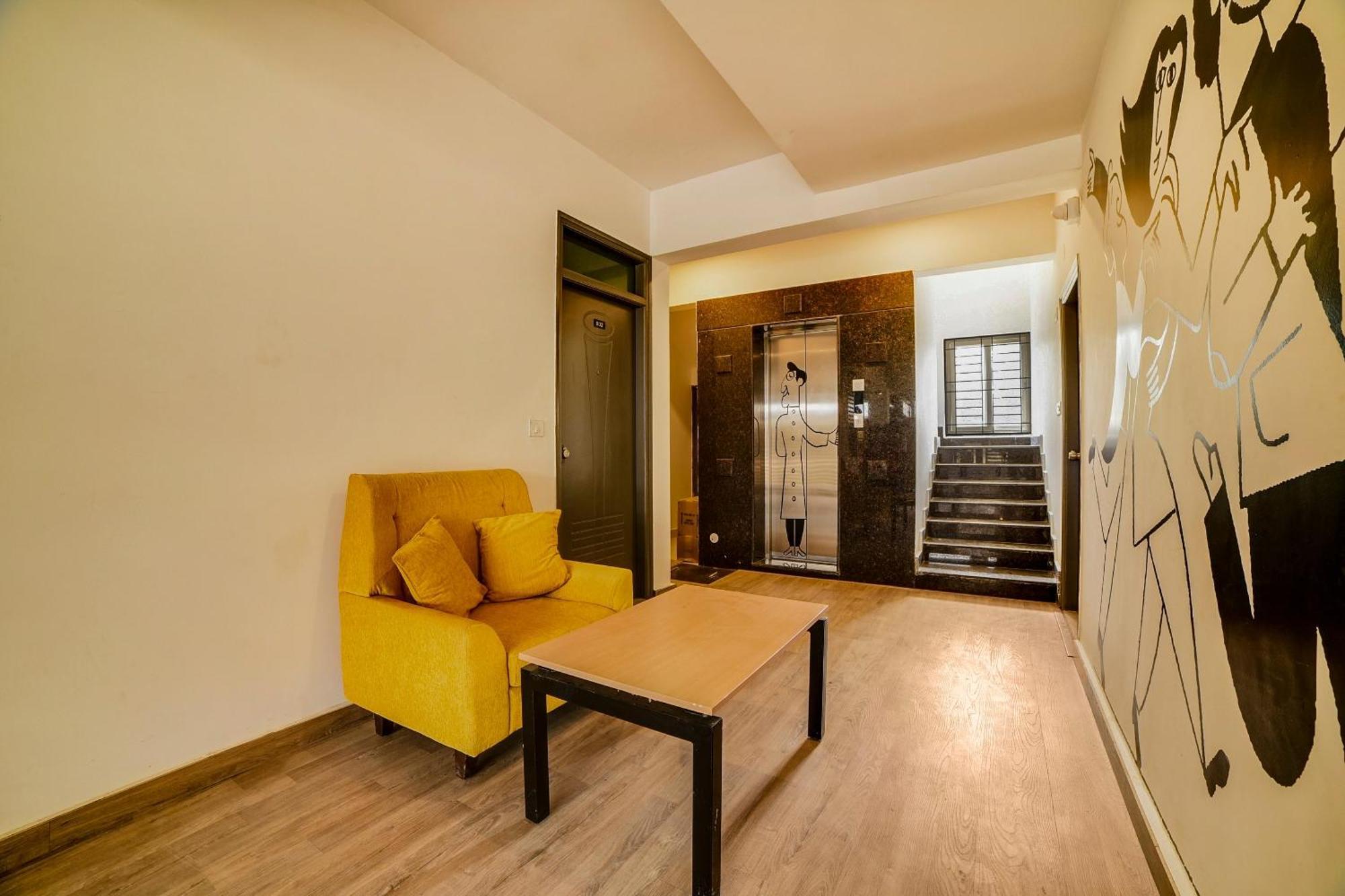 Townhouse Sarvar Hospitality Near Ascendas Park Square Mall Bangalore Exterior photo