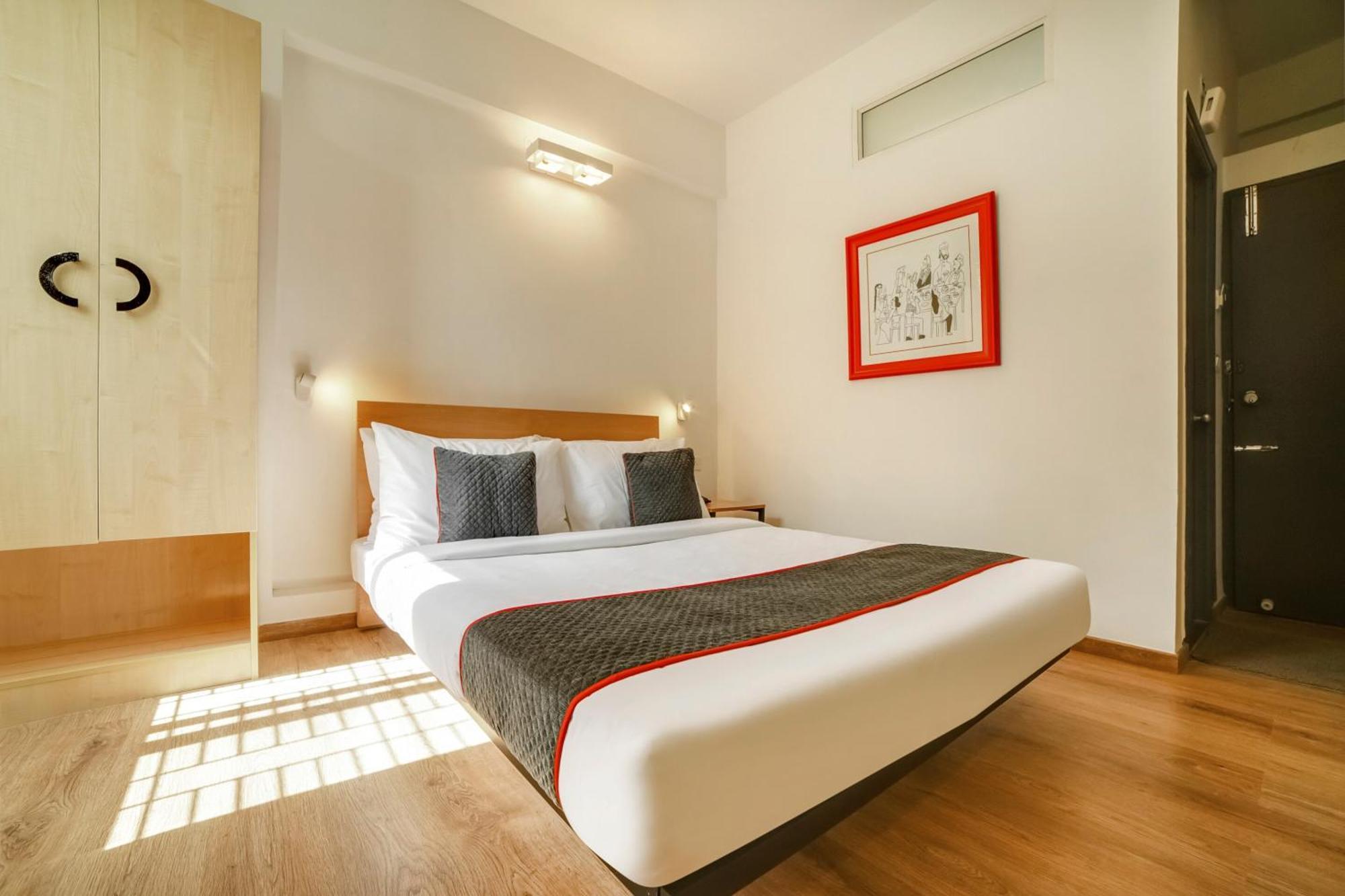 Townhouse Sarvar Hospitality Near Ascendas Park Square Mall Bangalore Exterior photo