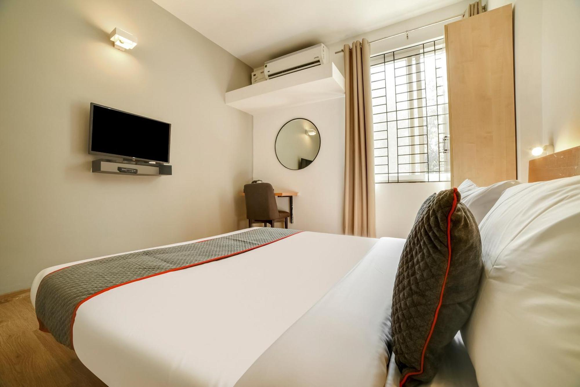 Townhouse Sarvar Hospitality Near Ascendas Park Square Mall Bangalore Exterior photo