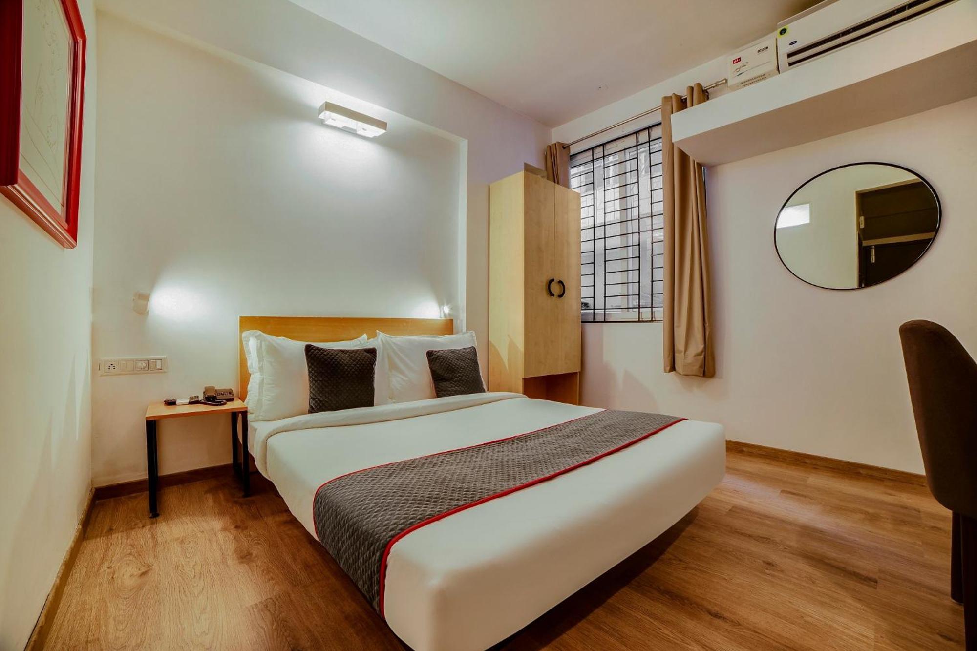 Townhouse Sarvar Hospitality Near Ascendas Park Square Mall Bangalore Exterior photo