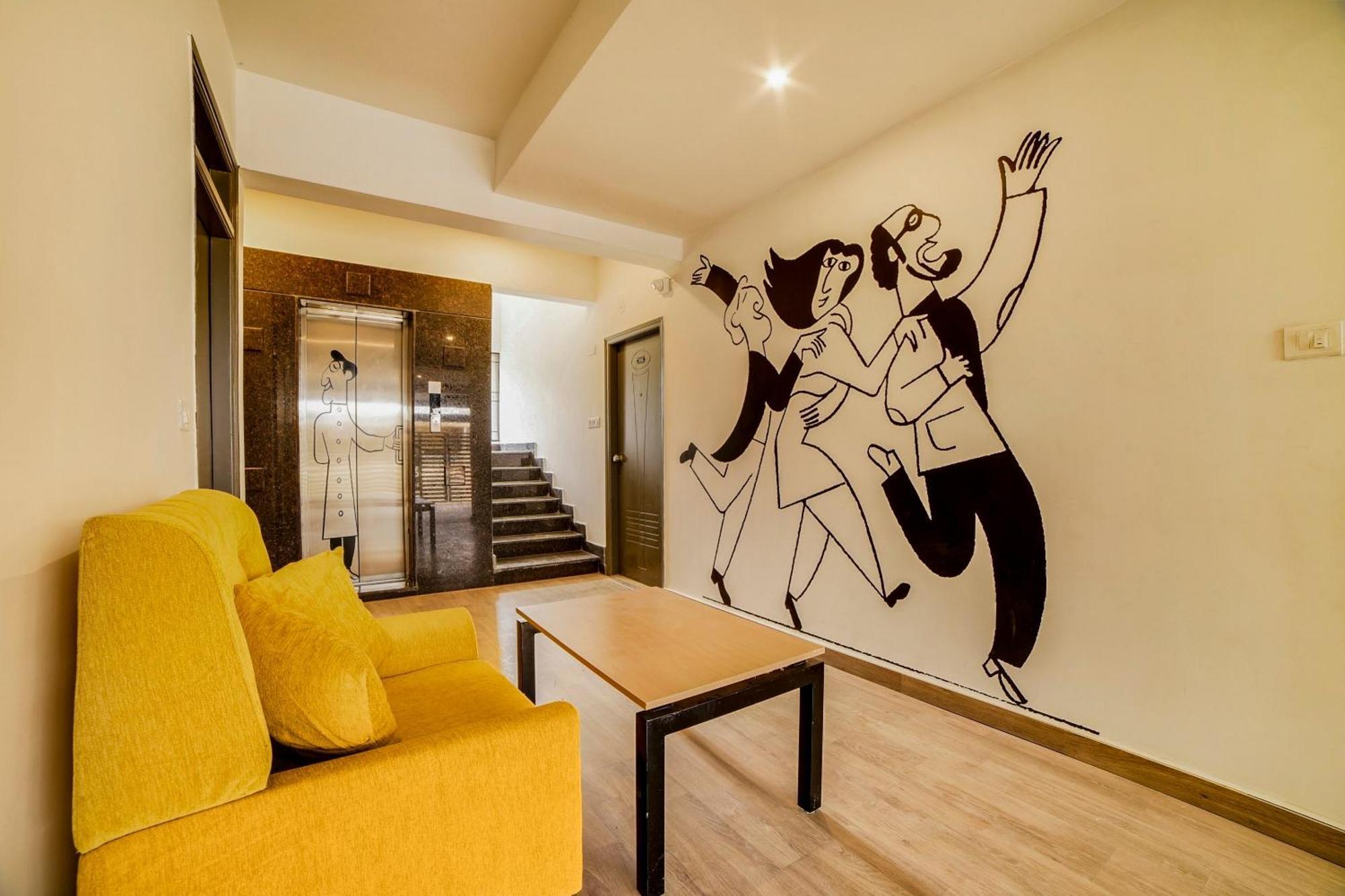 Townhouse Sarvar Hospitality Near Ascendas Park Square Mall Bangalore Exterior photo