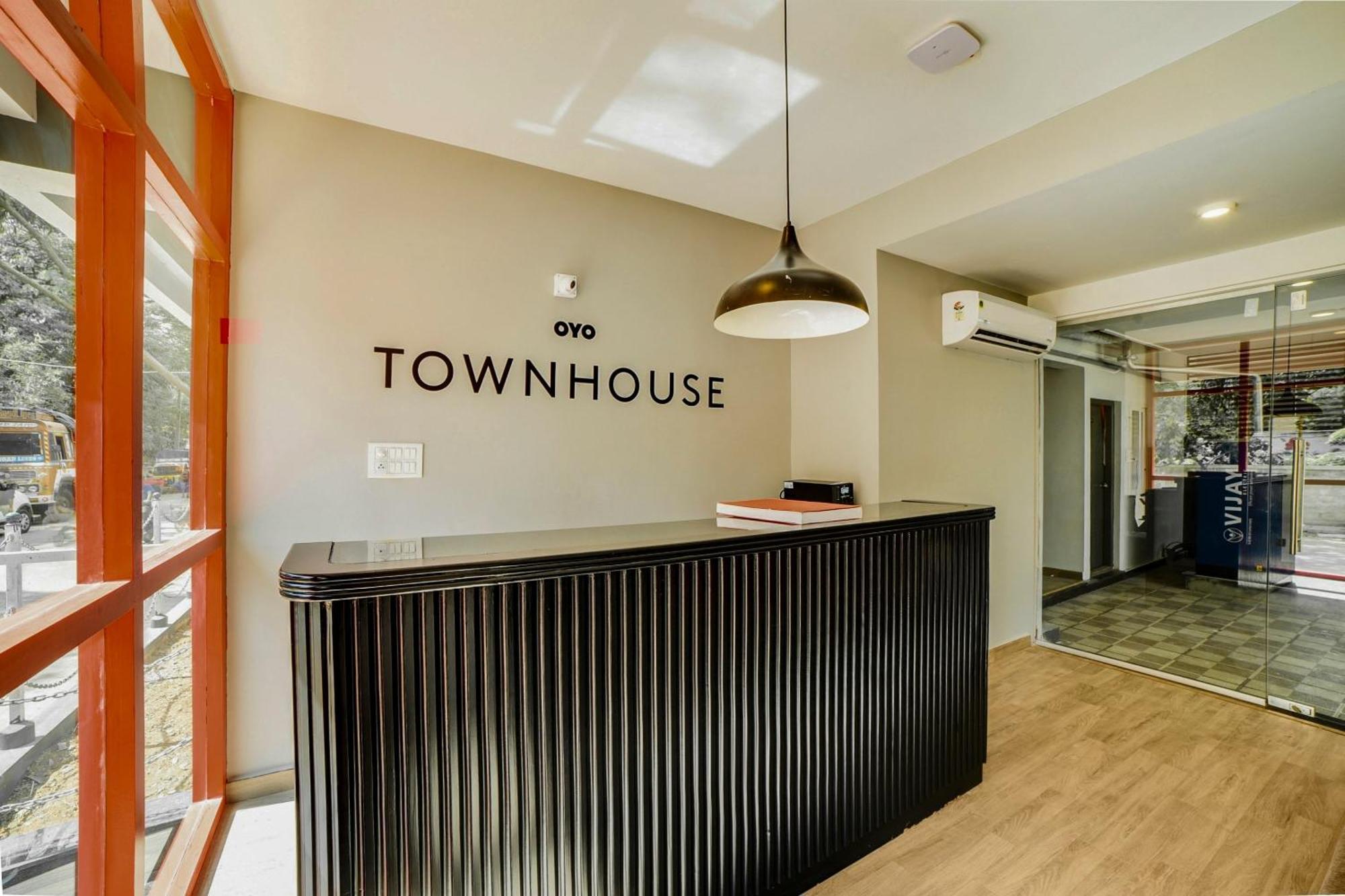 Townhouse Sarvar Hospitality Near Ascendas Park Square Mall Bangalore Exterior photo