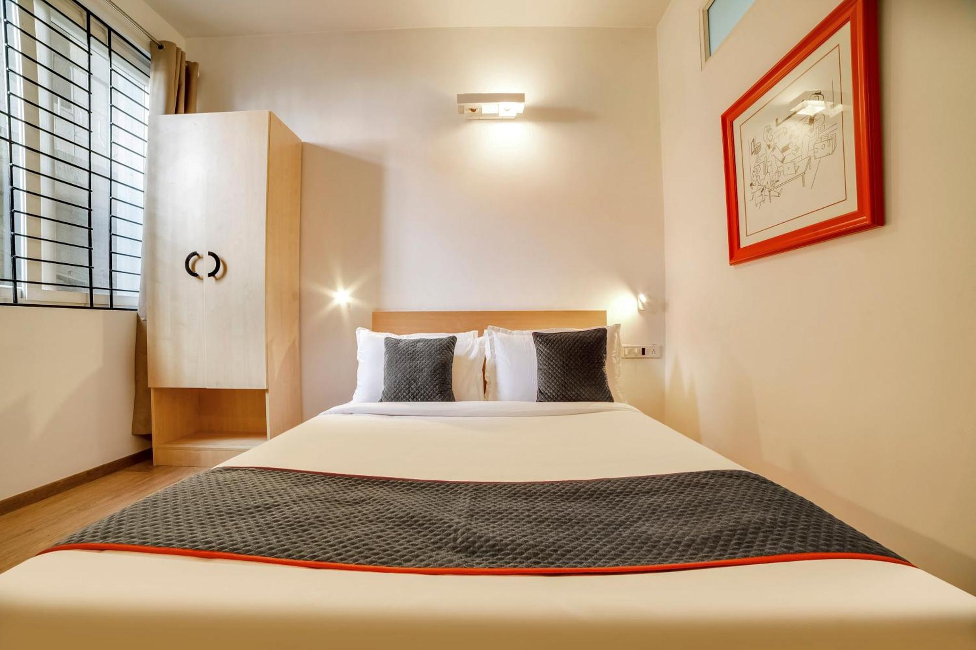 Townhouse Sarvar Hospitality Near Ascendas Park Square Mall Bangalore Exterior photo